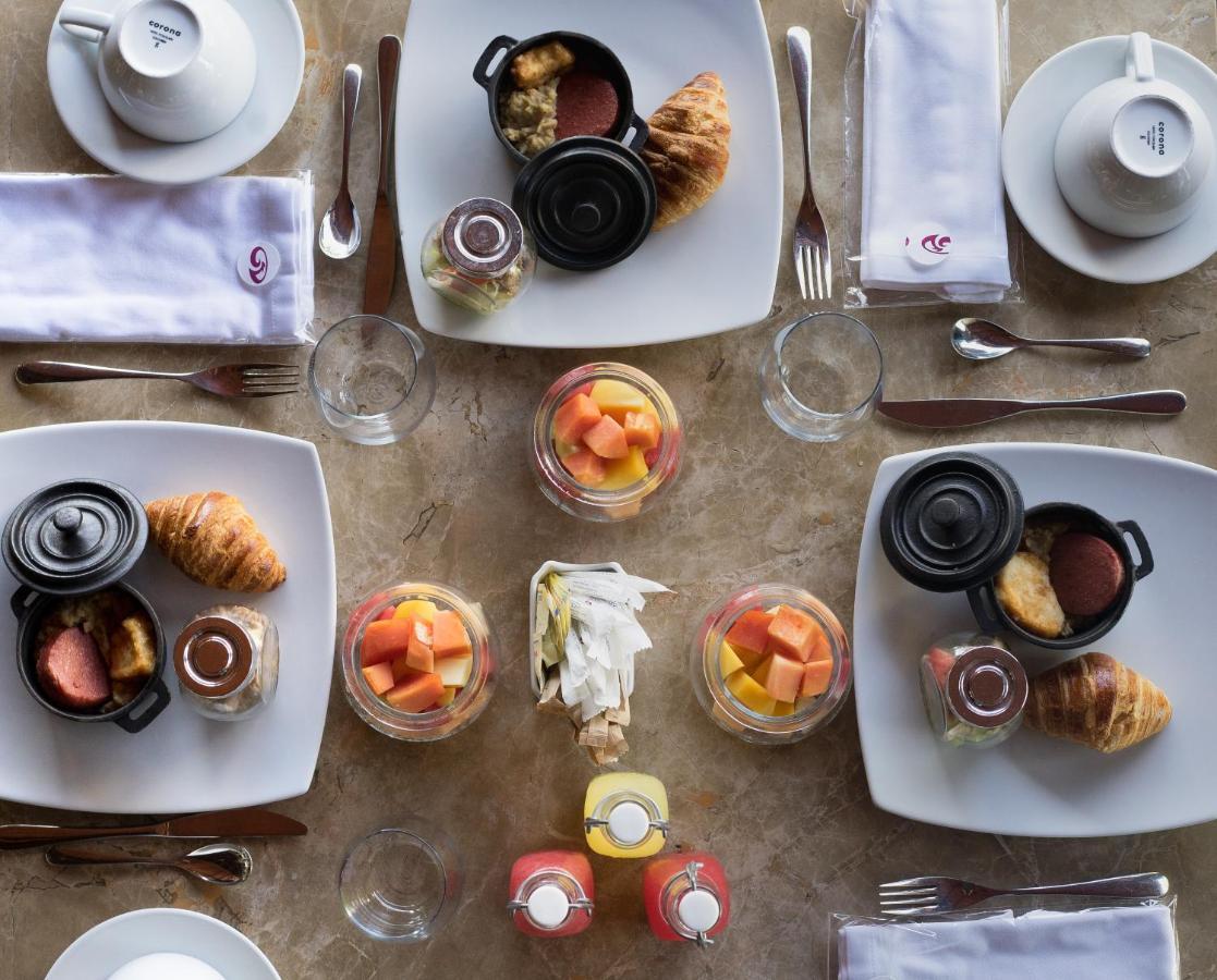 Dominican Fiesta Hotel Santo Domingo Bagian luar foto A typical breakfast at the hotel