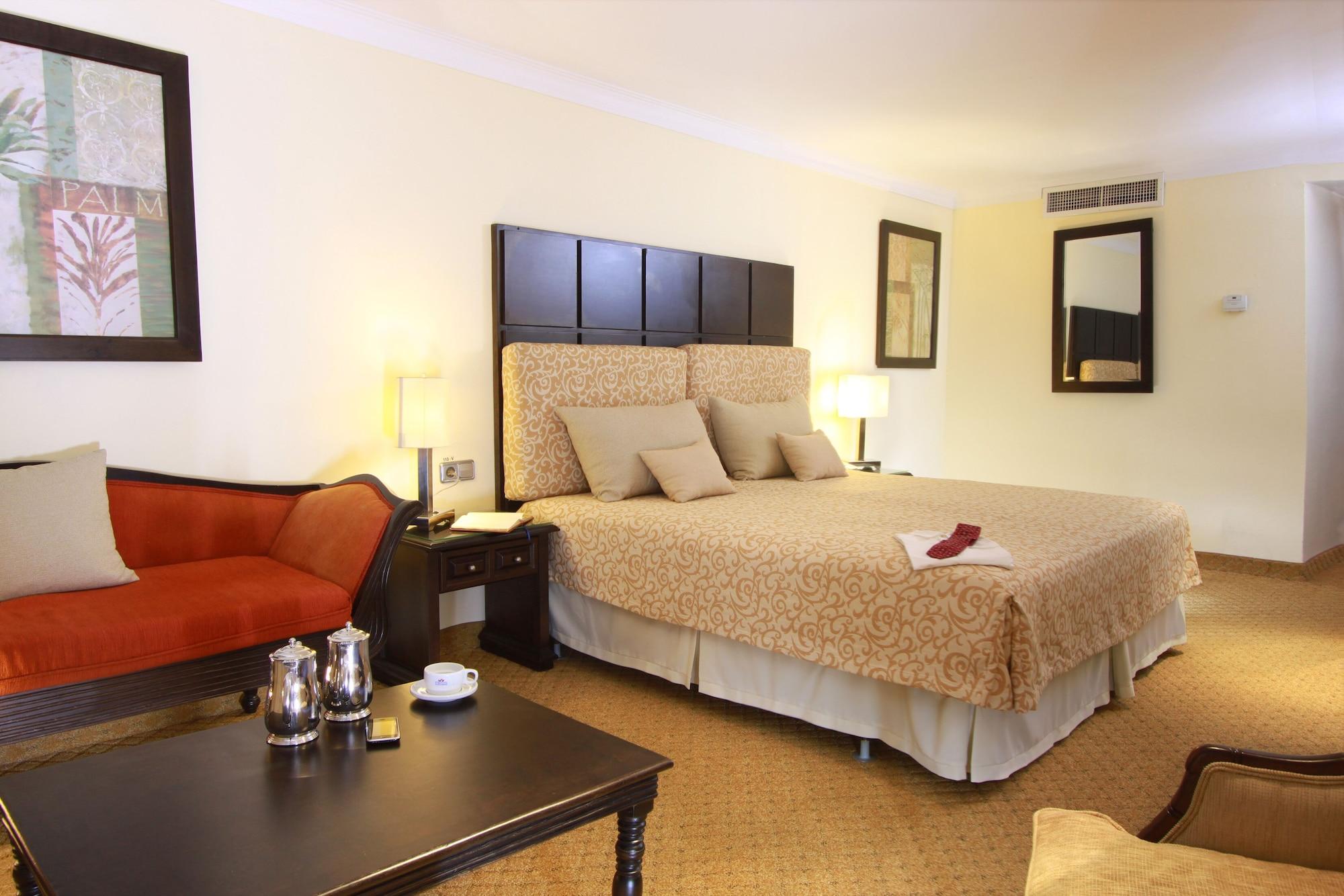 Dominican Fiesta Hotel Santo Domingo Ruang foto A room at the hotel