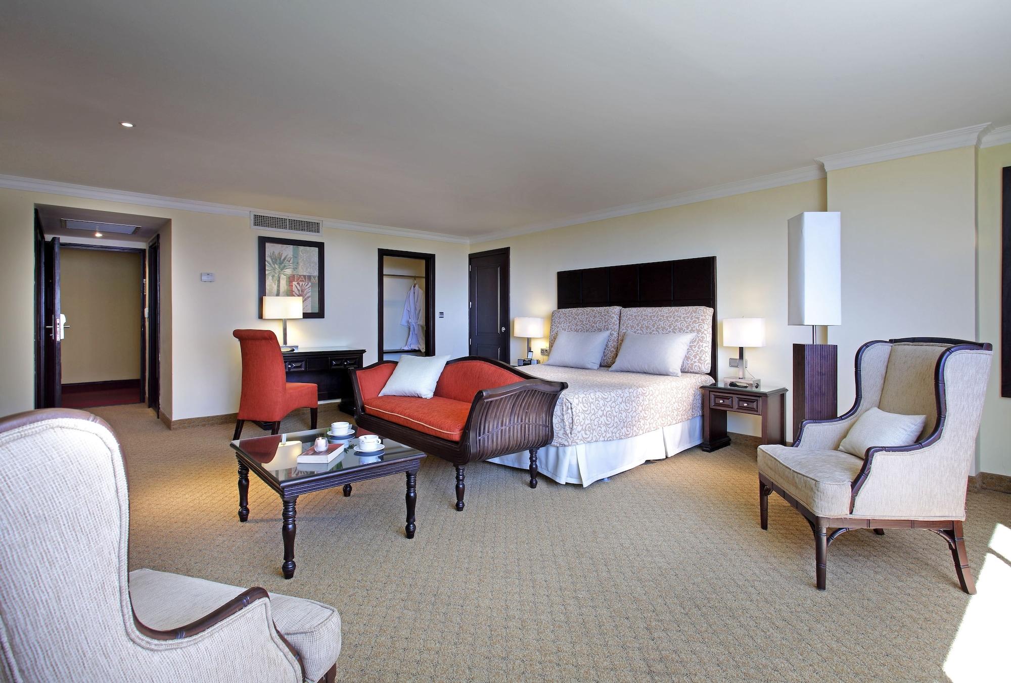 Dominican Fiesta Hotel Santo Domingo Bagian luar foto A suite at the InterContinental