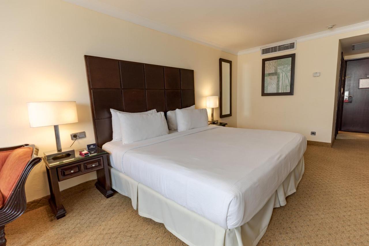 Dominican Fiesta Hotel Santo Domingo Bagian luar foto A room at the hotel