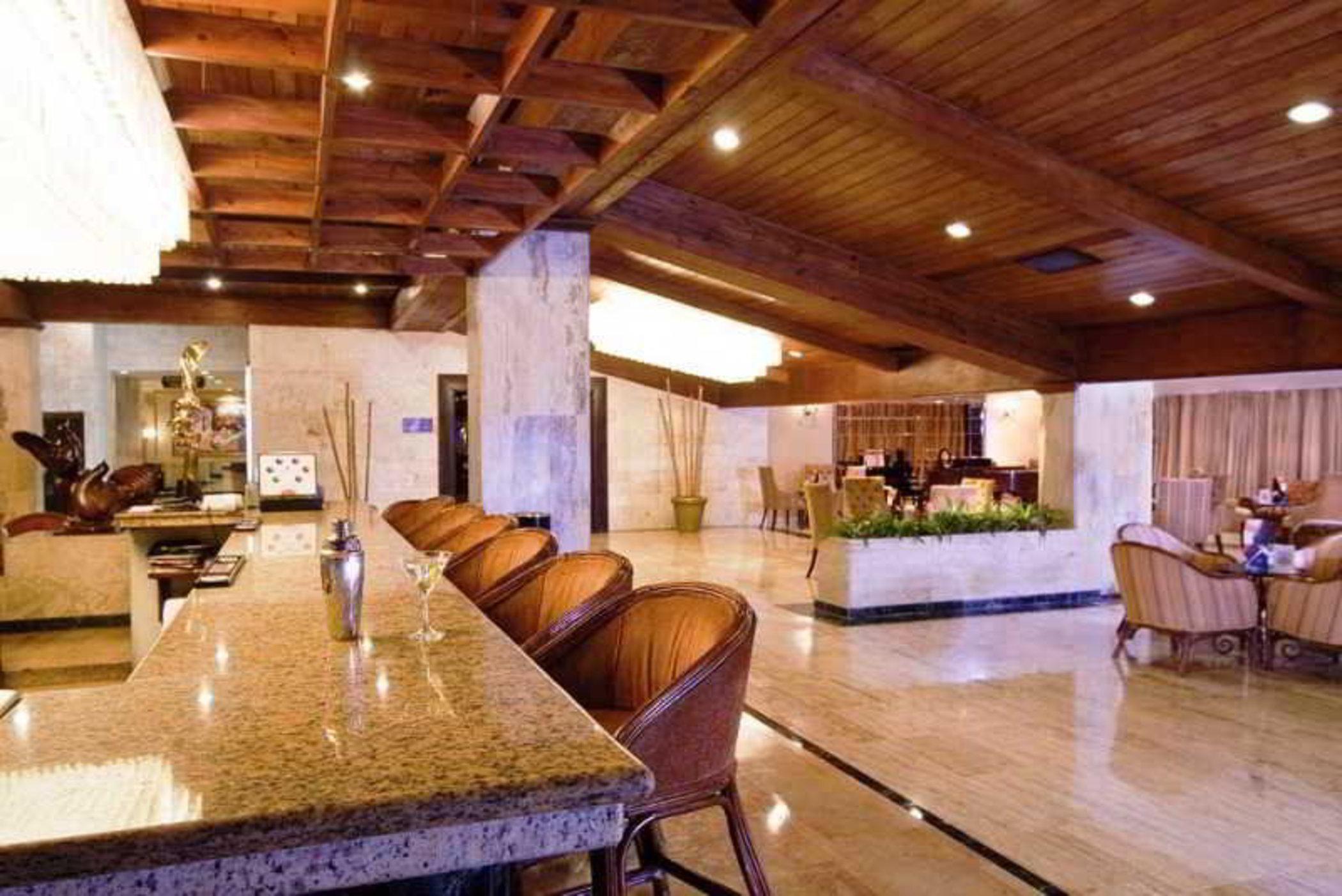 Dominican Fiesta Hotel Santo Domingo Bagian luar foto The lobby of the hotel