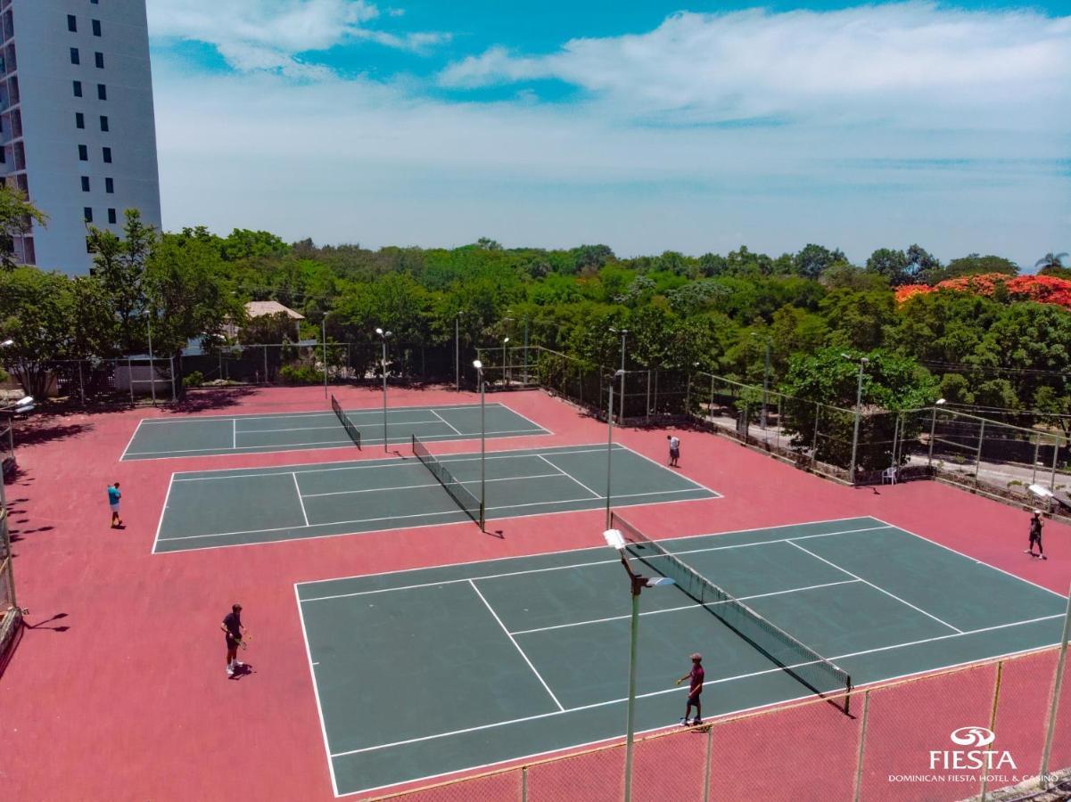 Dominican Fiesta Hotel Santo Domingo Bagian luar foto Tennis Courts