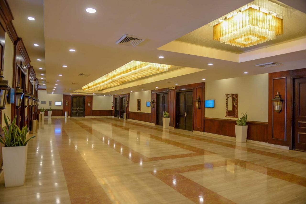 Dominican Fiesta Hotel Santo Domingo Bagian luar foto The lobby of the hotel